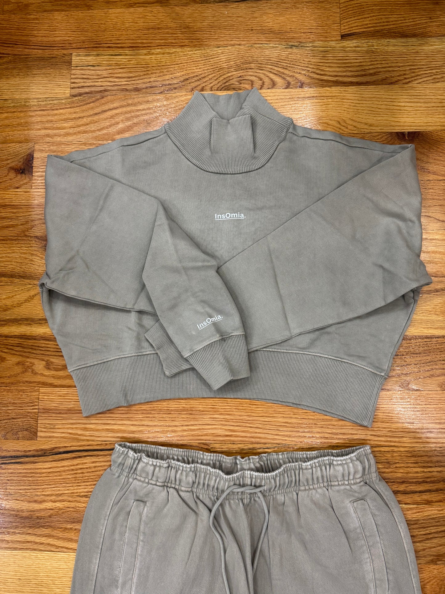 InsOmia® Luxe Cropped Sweat Set – Stone Gray