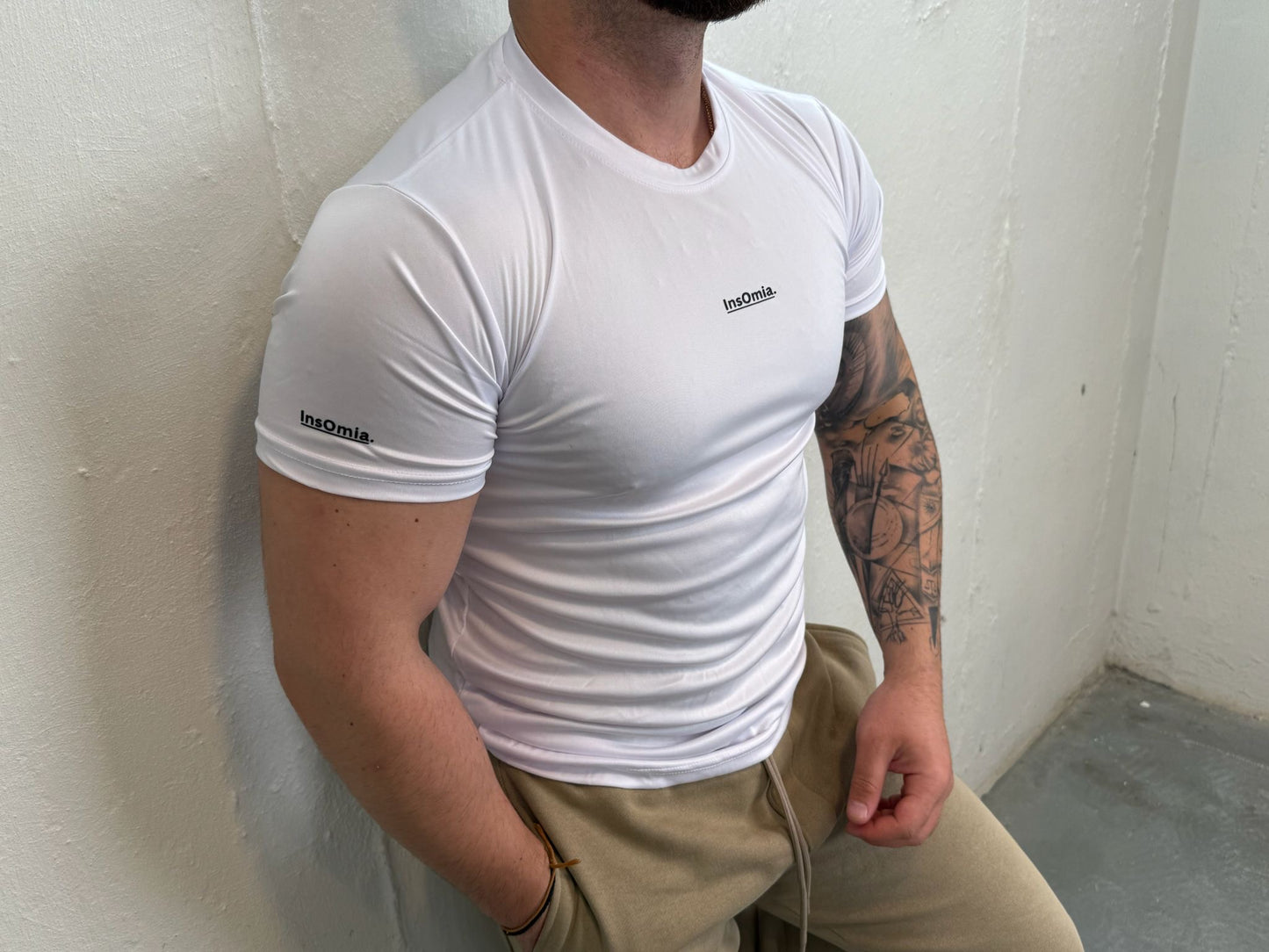 InsOmia.™ Performance Tee – Unisex. Color White