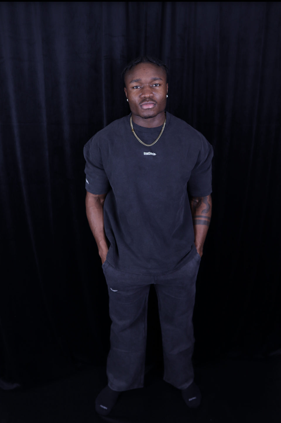 InsOmia Signature T-shirt and Sweatsuit-Set, Color Black