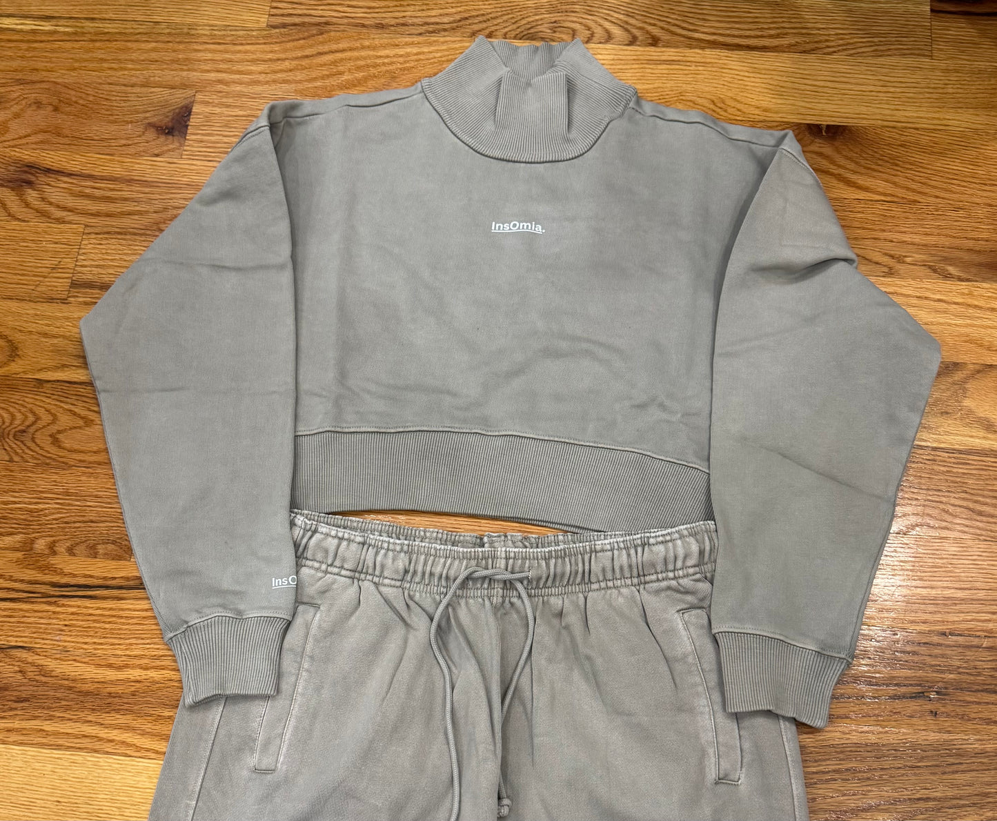 InsOmia® Luxe Cropped Sweat Set – Stone Gray