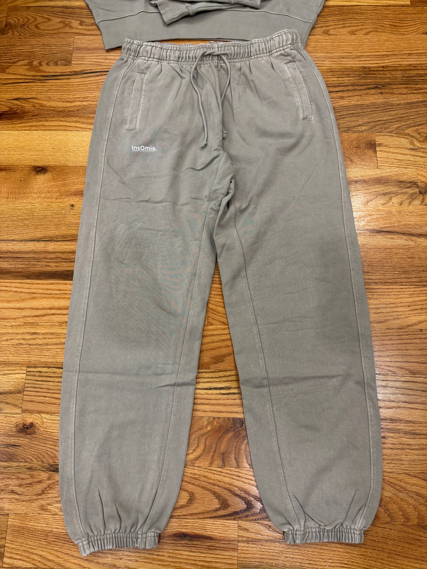 InsOmia® Luxe Cropped Sweat Set – Stone Gray