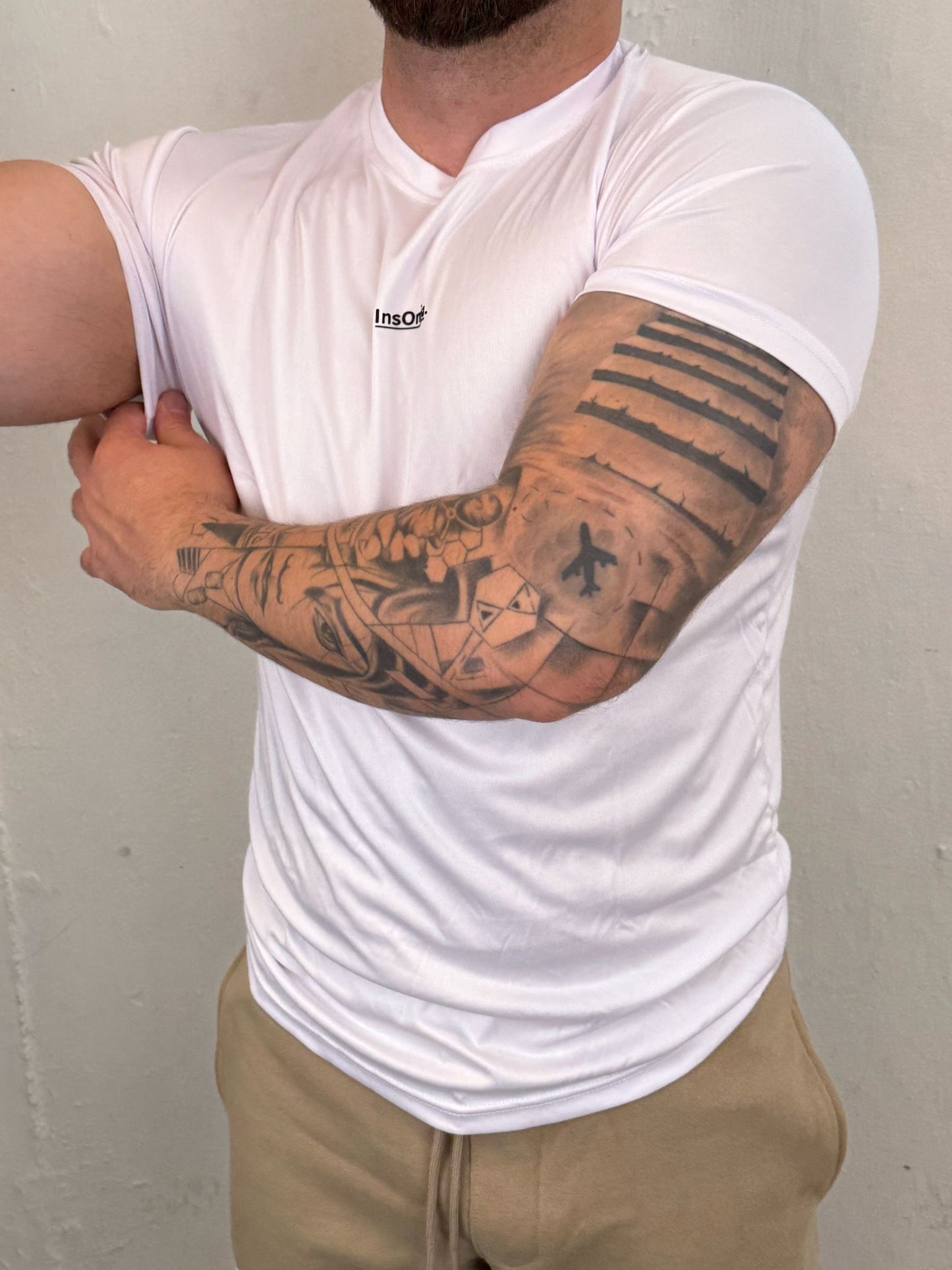 InsOmia.™ Performance Tee – Unisex. Color White