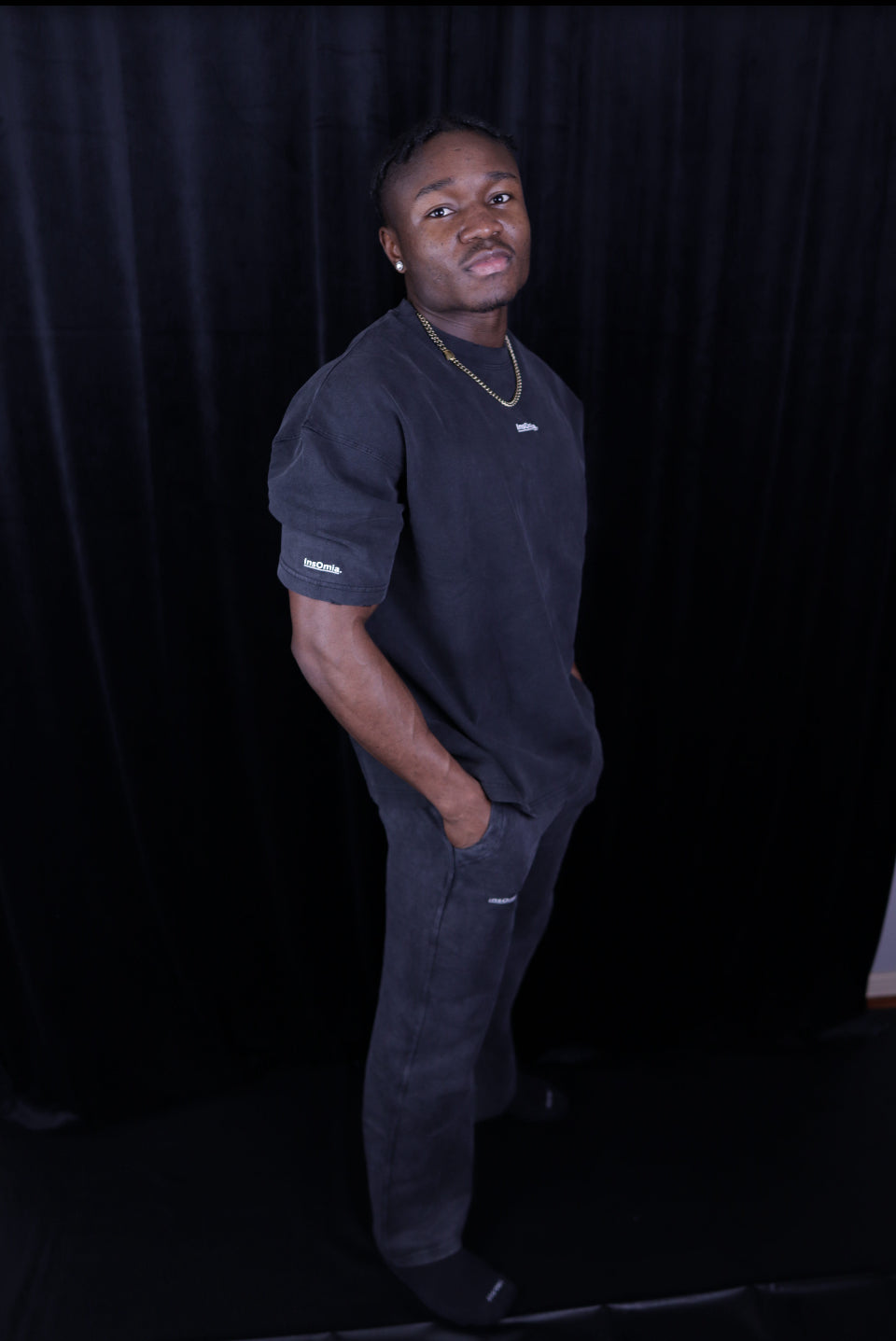 InsOmia Signature T-shirt and Sweatsuit-Set, Color Black
